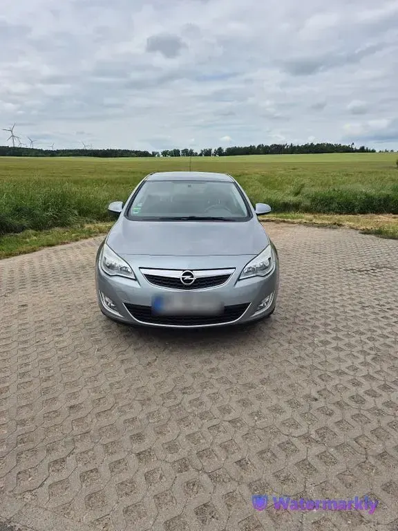 Gebraucht Opel Astra Design Edition 116 PS (85 kW) 2011 Silber Limousine