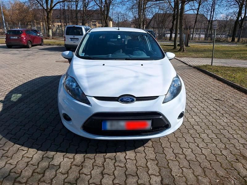 Gebraucht Ford Fiesta 60 PS (44 kW) 2010 Weiß Kleinwagen