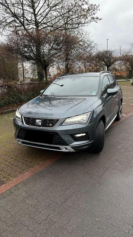 Grau Gebraucht 2019 Seat Ateca 4Drive SUV | 20.200 € (Guter Preis) - Bild 1/4