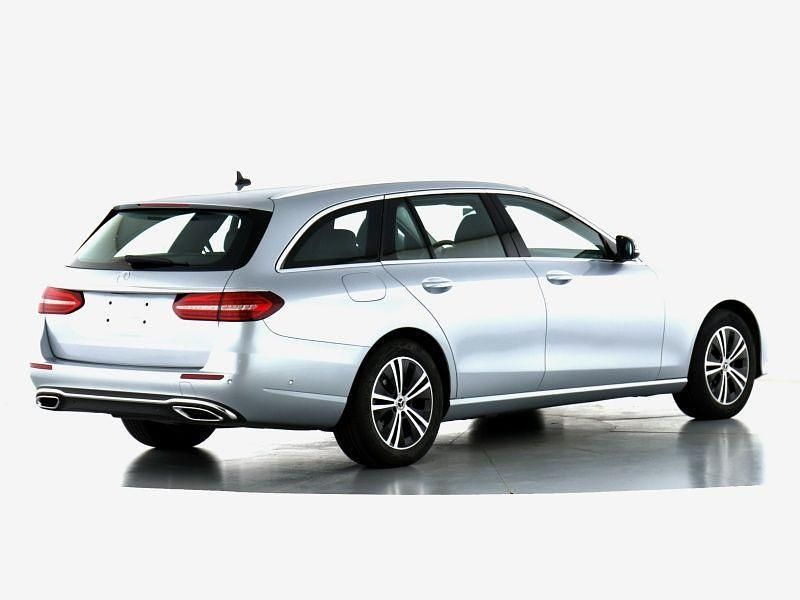 Gebraucht Mercedes E220 Avantgarde 200 PS (147 kW) 2022 Metalliclack hightechsilber (metallic) Kombi