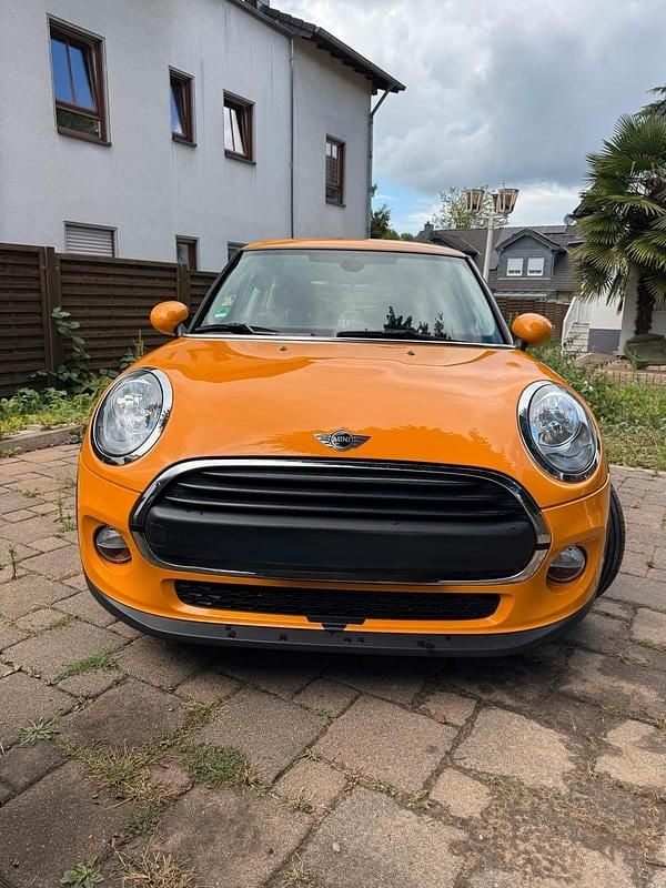 Orange Gebraucht 2018 Mini ONE Kleinwagen | 9.999 € (Guter Preis) - Bild 1/4