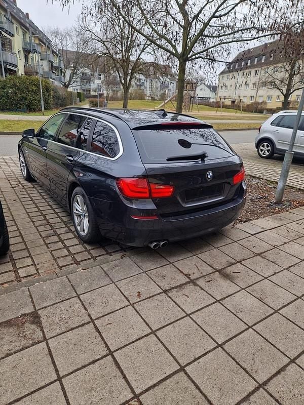Gebraucht BMW 530 245 PS (180 kW) 2010 Schwarz Kombi