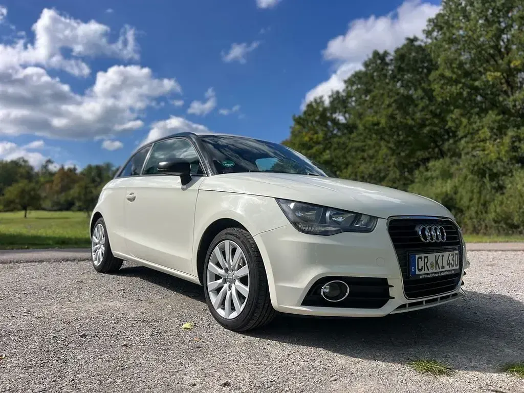 Gebraucht Audi A1 Attraction 105 PS (77 kW) 2013 Weiß Kleinwagen