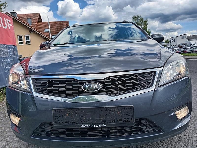 Grau Gebraucht 2010 Kia Ceed Kombi | 1.999 € (Guter Preis) - Bild 1/4