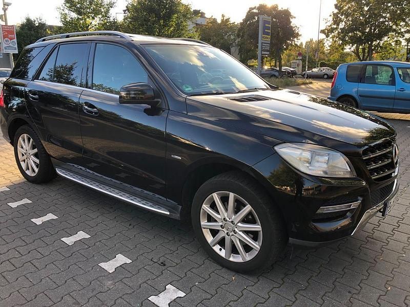 Gebraucht Mercedes ML250 204 PS (150 kW) 2013 Schwarz SUV
