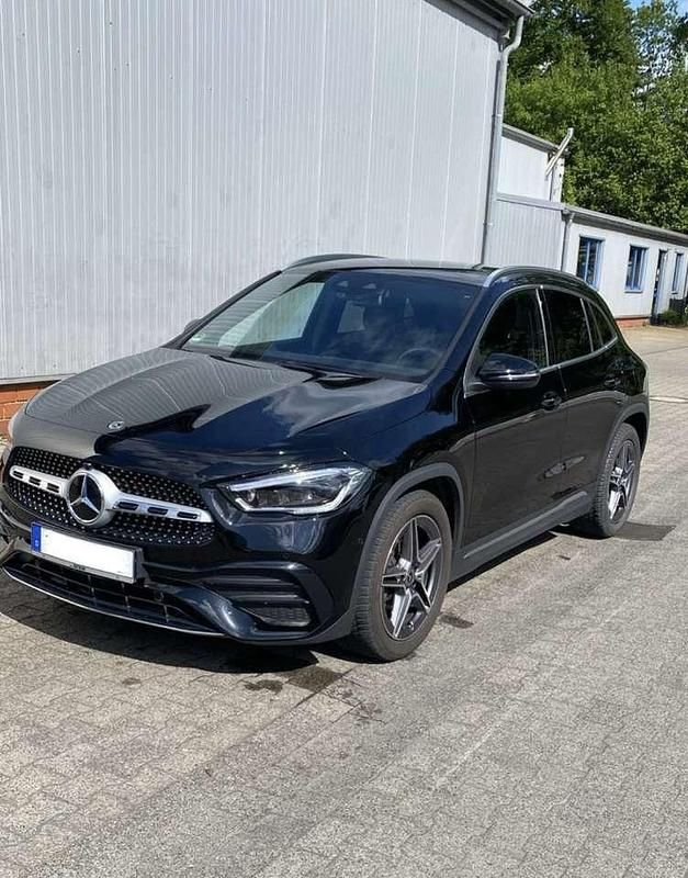 Schwarz Gebraucht 2022 Mercedes GLA180 SUV | 34.000 € (Teuer) - Bild 1/4