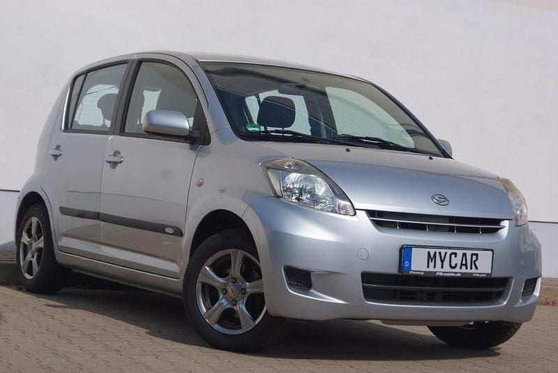 Gebraucht Daihatsu Sirion 69 PS (50 kW) 2008 Silber Kleinwagen