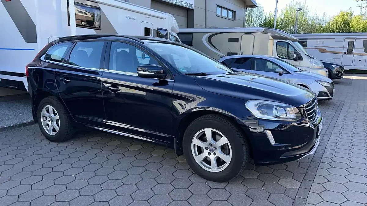 Second-hand Volvo XC60 220 CP (161 kW) 2016 Albastru SUV