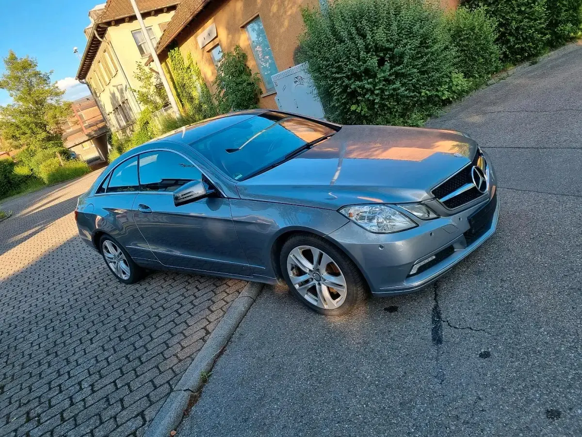 Gebraucht Mercedes E250 204 PS (150 kW) 2011 Grau Coupé
