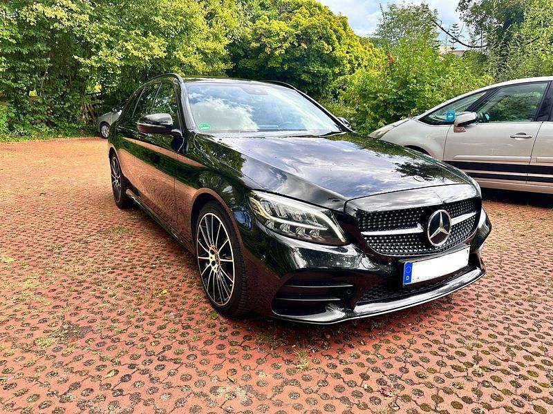 Schwarz Gebraucht 2019 Mercedes C300 AMG line Kombi | 21.500 € (Guter Preis) - Bild 1/4