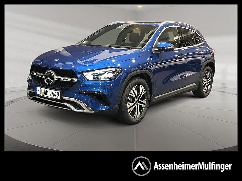 Metalliclack spektralblau Gebraucht 2024 Mercedes GLA200 SUV | 41.440 € (Fairer Preis) - Bild 1/4
