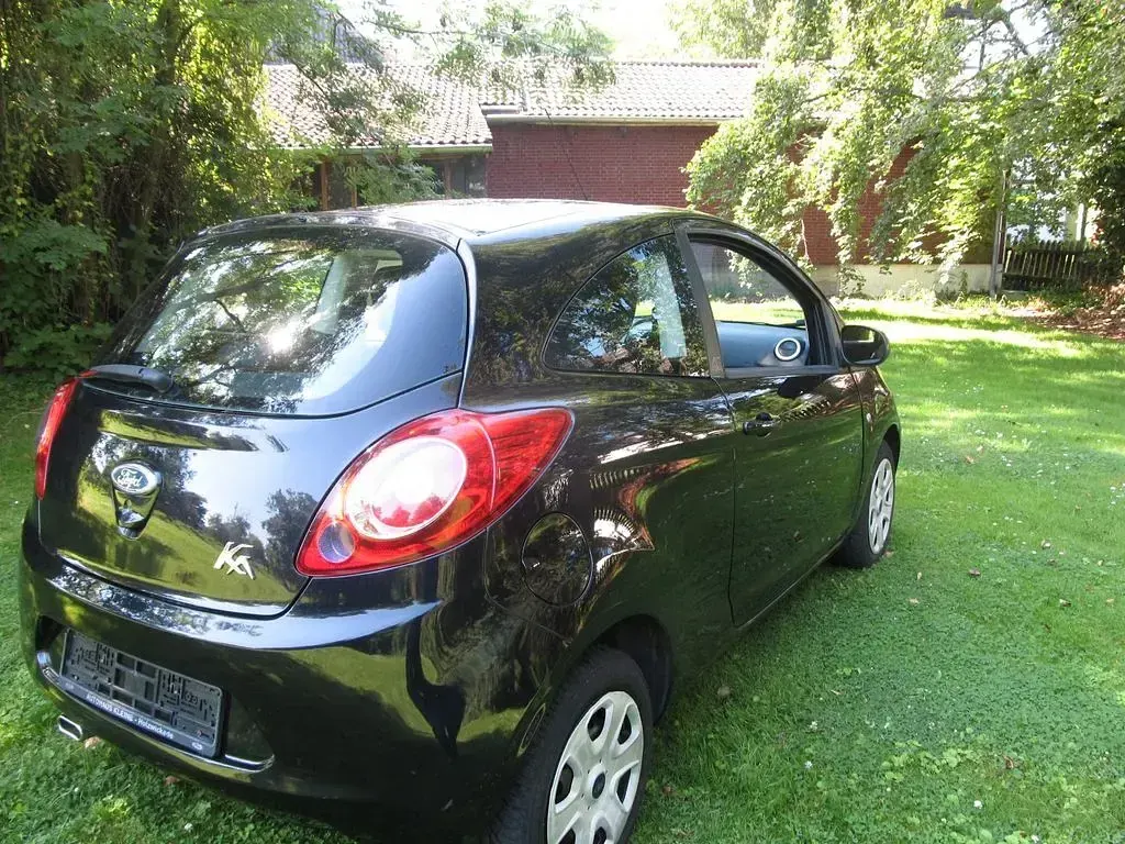 Gebraucht Ford Ka Ambiente 69 PS (50 kW) 2012 Schwarz Kleinwagen