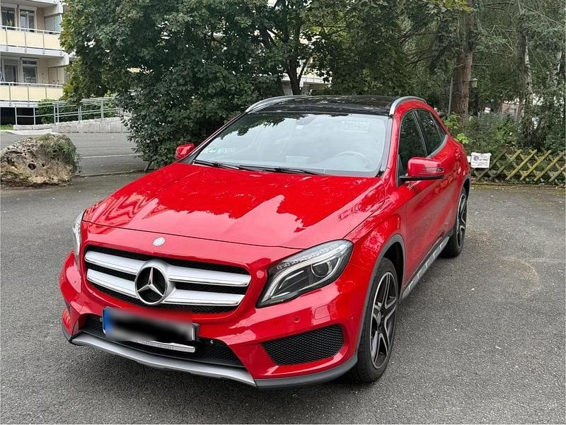 Rot Gebraucht 2015 Mercedes GLA200 AMG SUV | 11.999 € (Fairer Preis) - Bild 1/4