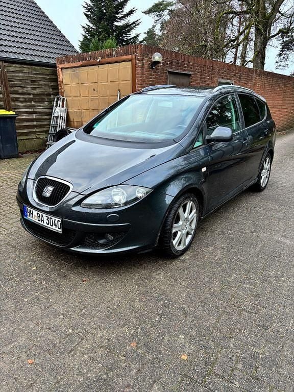 Grau Gebraucht 2008 Seat Altea Comfort Van / Kleinbus | 2.100 € (Fairer Preis) - Bild 1/4