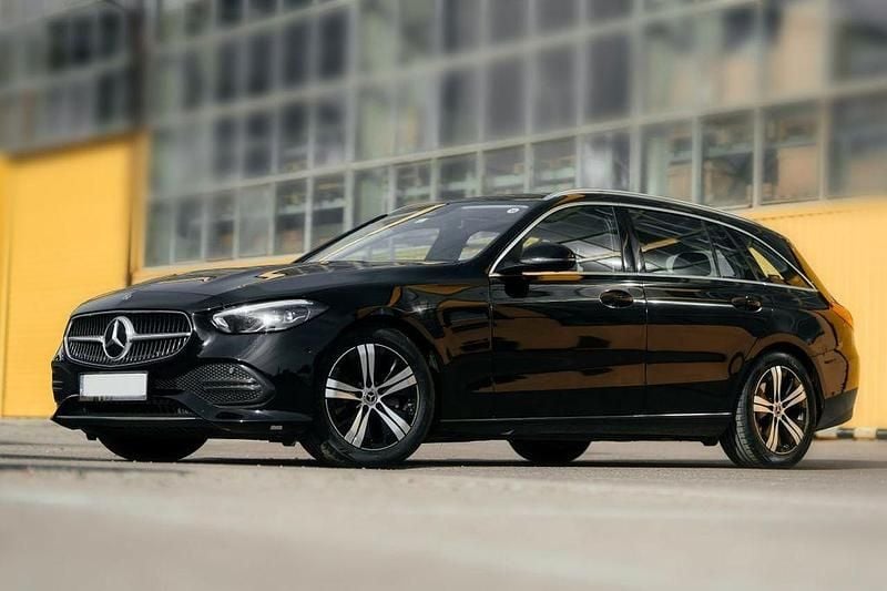 Schwarz Gebraucht 2023 Mercedes C180 Avantgarde Kombi | 29.999 € (Fairer Preis) - Bild 1/4