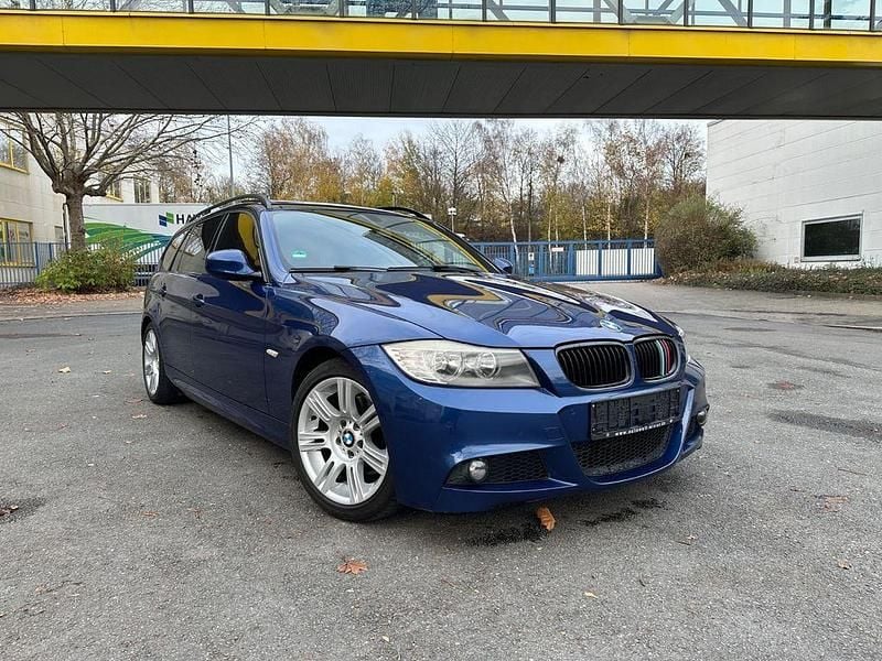 Blau Gebraucht 2009 BMW 320 M Sport Kombi | 8.300 € (Fairer Preis) - Bild 1/4
