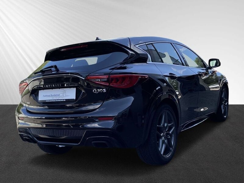 Gebraucht Infiniti Q30 Sport Tech 211 PS (155 kW) 2017 Schwarz Kleinwagen