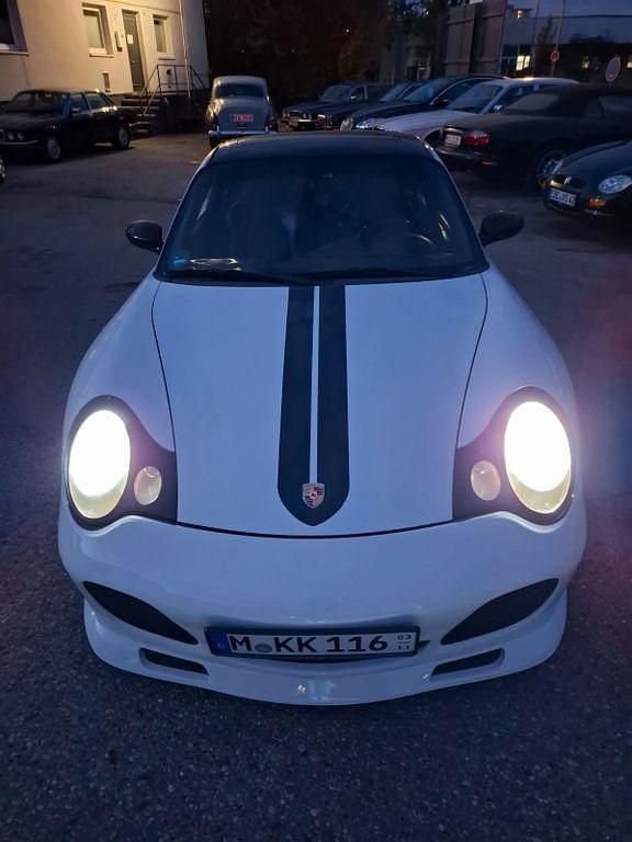 Weiß Gebraucht 2002 Porsche 911 Carrera Coupé | 28.500 € (Superpreis) - Bild 1/4