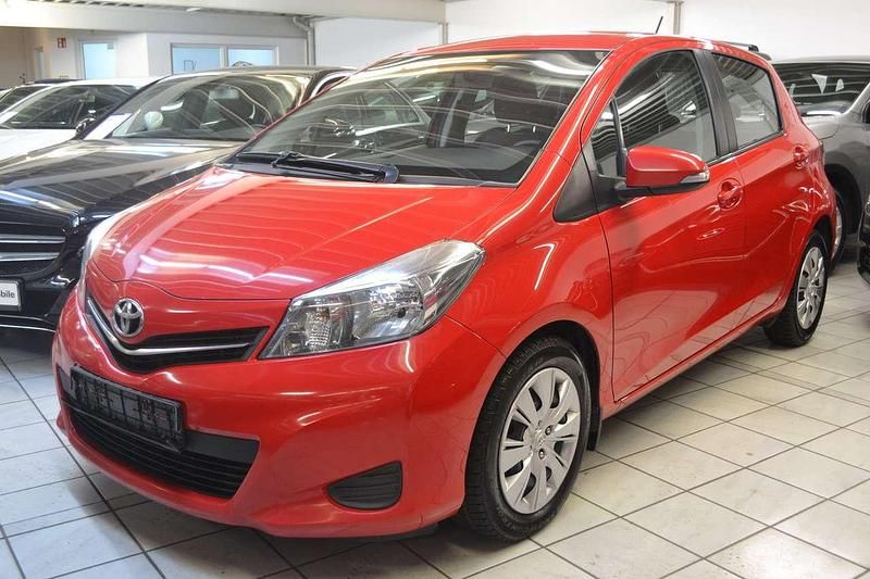 Super red 5 Gebraucht 2013 Toyota Yaris Life Kleinwagen | 4.500 € (Teuer) - Bild 1/4