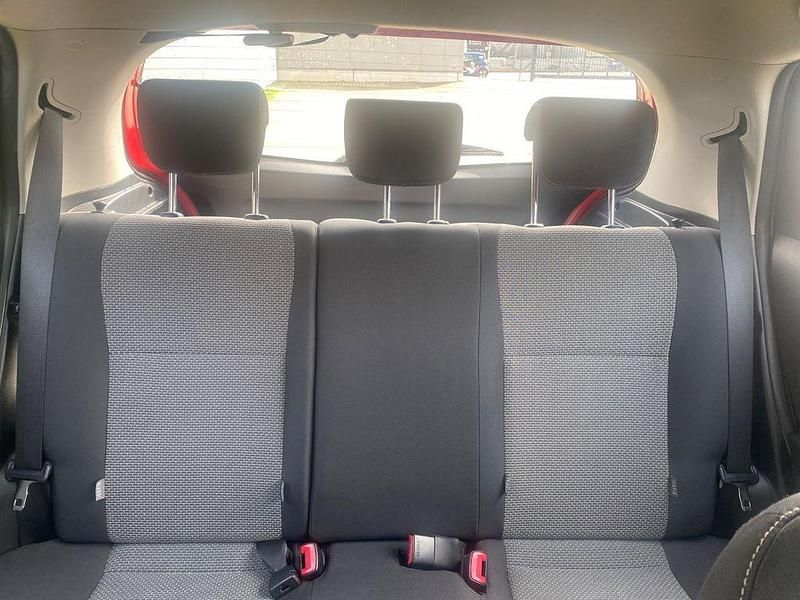 Gebraucht Toyota Yaris Hybrid Comfort 101 PS (74 kW) 2015 Rot Limousine