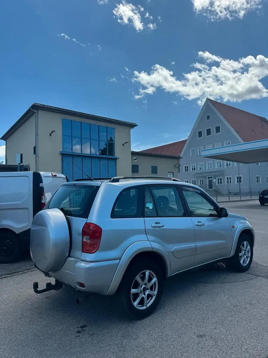 Gebraucht Toyota RAV4 150 PS (110 kW) 2003 Silber SUV