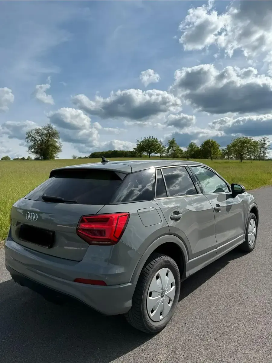 Gebraucht Audi Q2 Design 150 PS (110 kW) 2020 Grau SUV