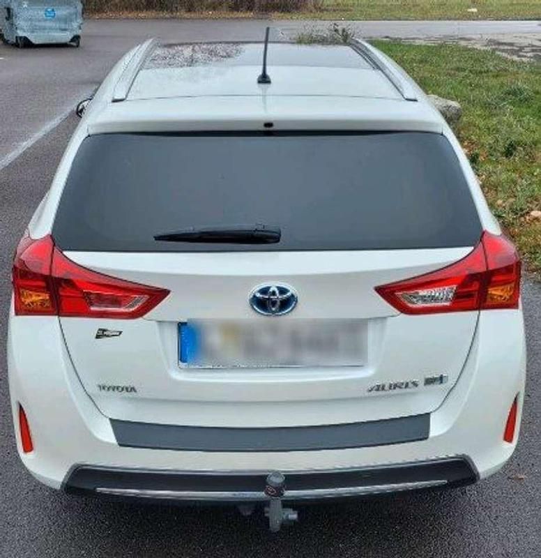 Gebraucht Toyota Auris Hybrid Life+ 99 PS (72 kW) 2013 Weiß Kombi