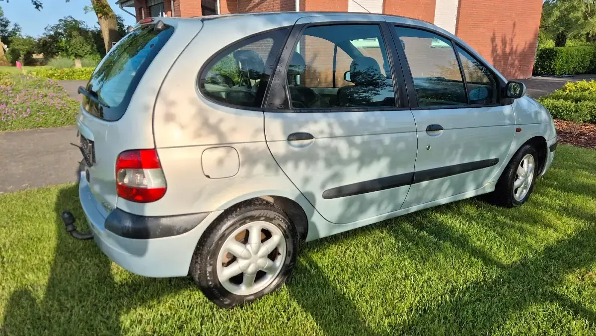Używany Renault Scénic 107 KM (78 kW) 2000 Szary Minivan