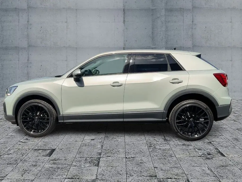 Neu Audi Q2 Sport 150 PS (110 kW) 2026 Silber SUV