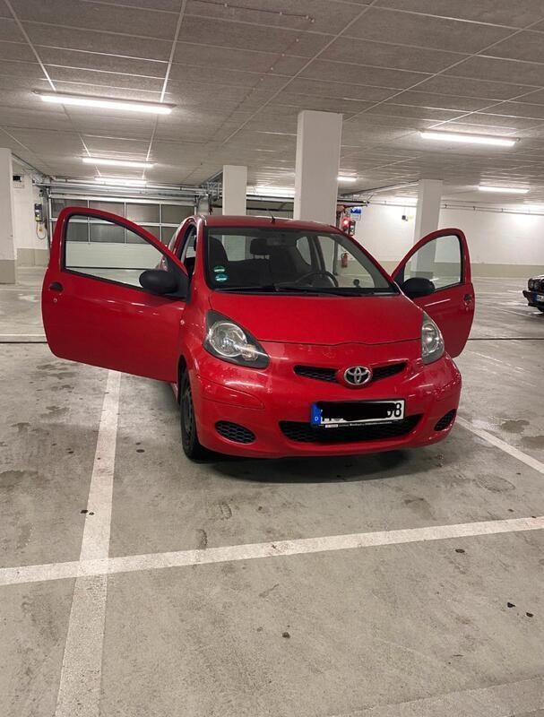Rot Gebraucht 2010 Toyota Aygo Kleinwagen | 3.200 € (Fairer Preis) - Bild 1/4
