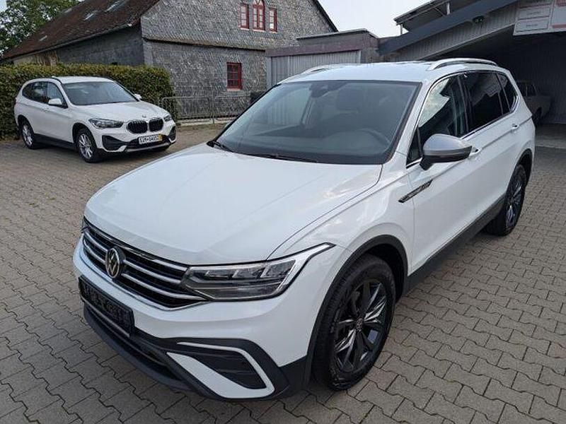 Weiß Gebraucht 2023 VW Tiguan Allspace Life SUV | 26.175 € (Guter Preis) - Bild 1/4
