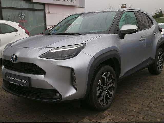 Gebraucht Toyota Yaris Hybrid Team 116 PS (85 kW) 2022 Silver metallic (metallic) SUV