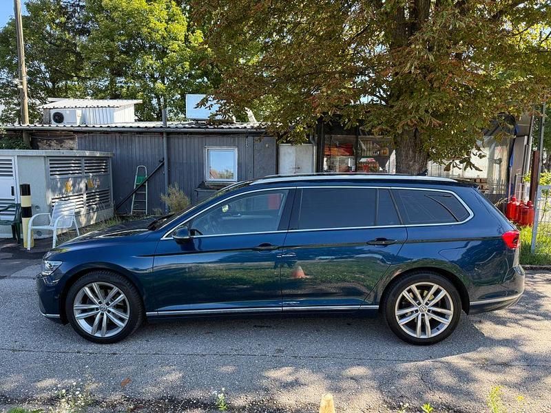 Blau Gebraucht 2020 VW Passat Elegance Kombi | 18.900 € (Etwas zu teuer) - Bild 1/4