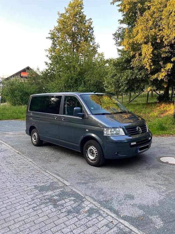 Gebraucht VW Multivan Startline 130 PS (95 kW) 2009 Grün Van