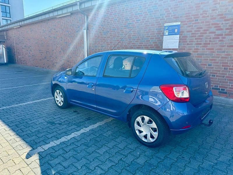 Gebraucht Dacia Sandero Lauréate 90 PS (66 kW) 2014 Blau Kleinwagen