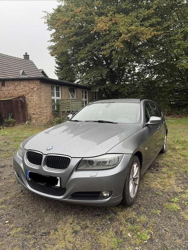 Gebraucht 2012 BMW 318 Lifestyle Kombi | 7.700 € (Guter Preis) - Bild 1/4