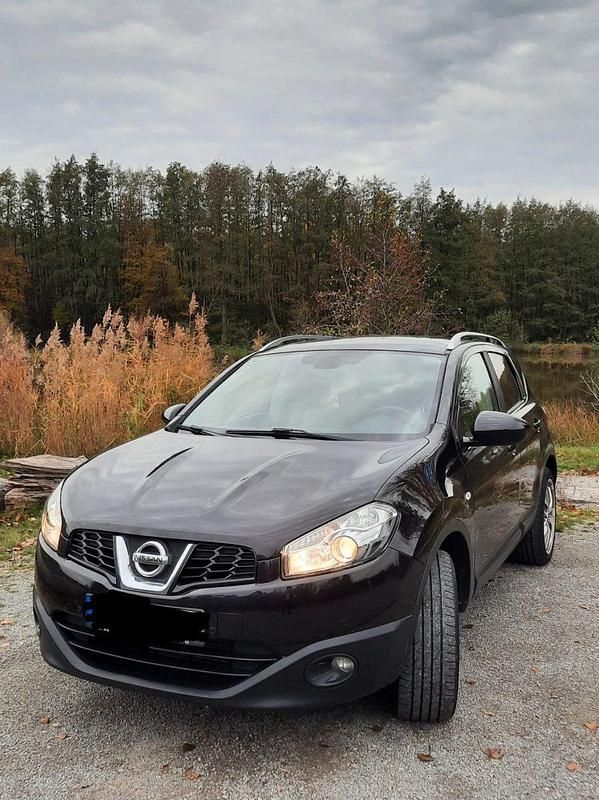 Schwarz Gebraucht 2010 Nissan Qashqai SUV | 4.444 € (Superpreis) - Bild 1/4