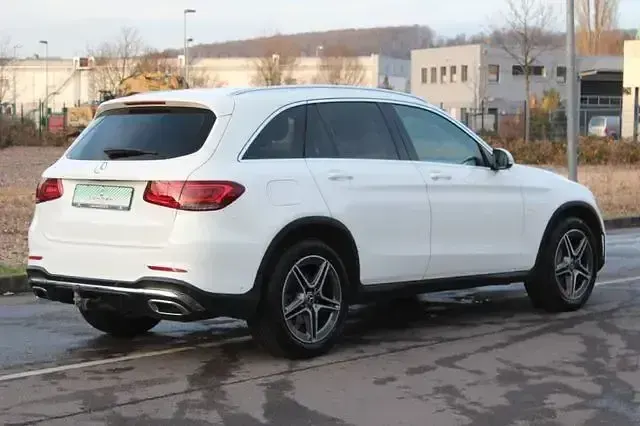 Gebraucht Mercedes GLC300 AMG 245 PS (180 kW) 2022 Weiß SUV