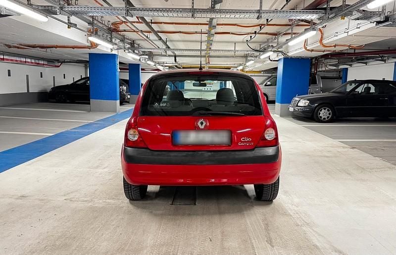 Second-hand Renault Clio II 60 CP (44 kW) 2004 Hatchback