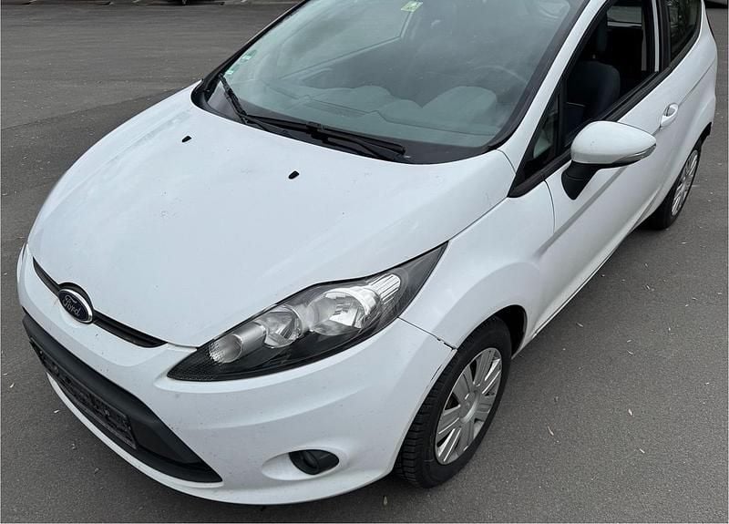 Gebraucht Ford Fiesta 60 PS (44 kW) 2011 Weiß Kleinwagen