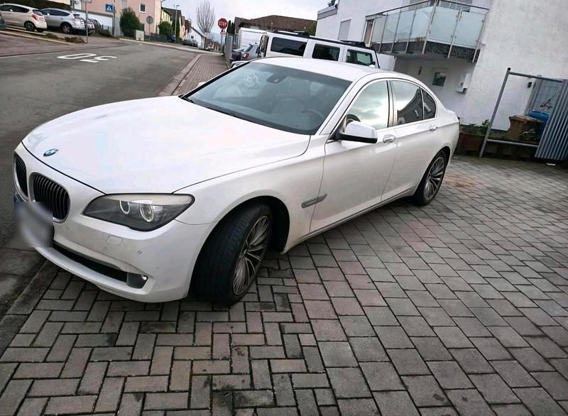 Gebraucht BMW 730 245 PS (180 kW) 2011 Weiß Limousine