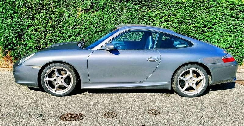 Grau Gebraucht 2002 Porsche 911 Carrera Coupé | 30.150 € (Superpreis) - Bild 1/4