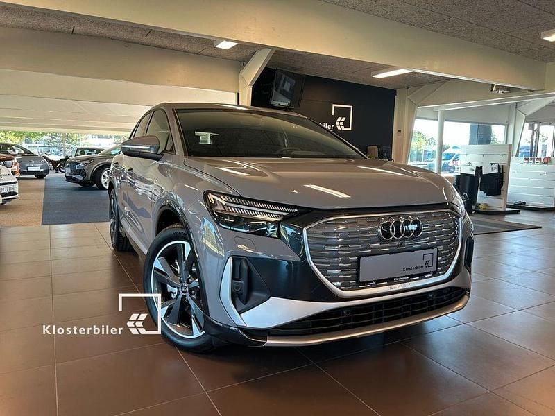 Grau Neu 2025 Audi Q4 Sportback e-tron S-Line SUV | 43.995 € (Superpreis) - Bild 1/4
