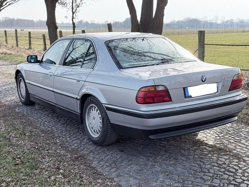 Gebraucht BMW 728 193 PS (141 kW) 1996 Silber Limousine