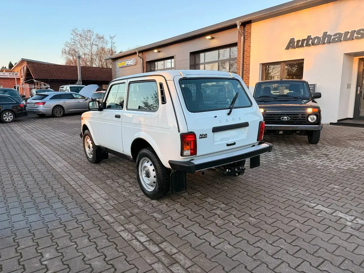 Gebraucht Lada niva 83 PS (61 kW) 2021 Weiß SUV