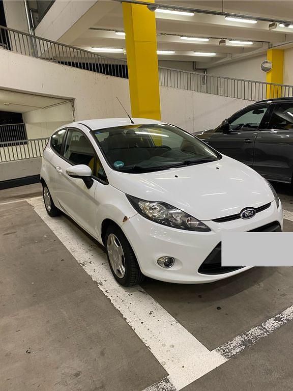 Weiß Gebraucht 2012 Ford Fiesta Kleinwagen | 2.150 € (Superpreis) - Bild 1/4