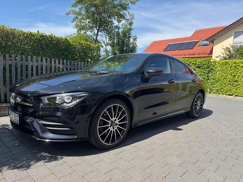 Schwarz Gebraucht 2020 Mercedes CLA250e AMG Limousine | 27.799 € (Fairer Preis) - Bild 1/4
