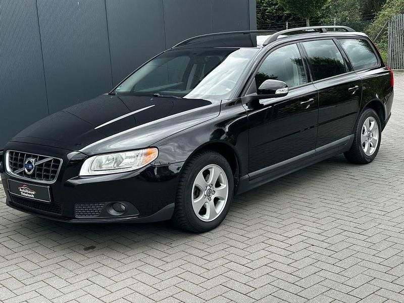Schwarz Gebraucht 2010 Volvo V70 Basis Kombi | 6.990 € (Etwas zu teuer) - Bild 1/4