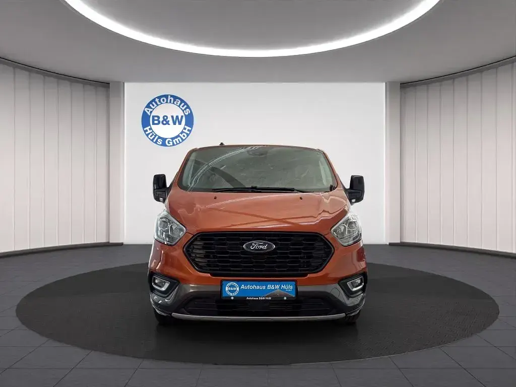 Gebraucht Ford Tourneo Active 170 PS (125 kW) 2023 Orange Van / Kleinbus
