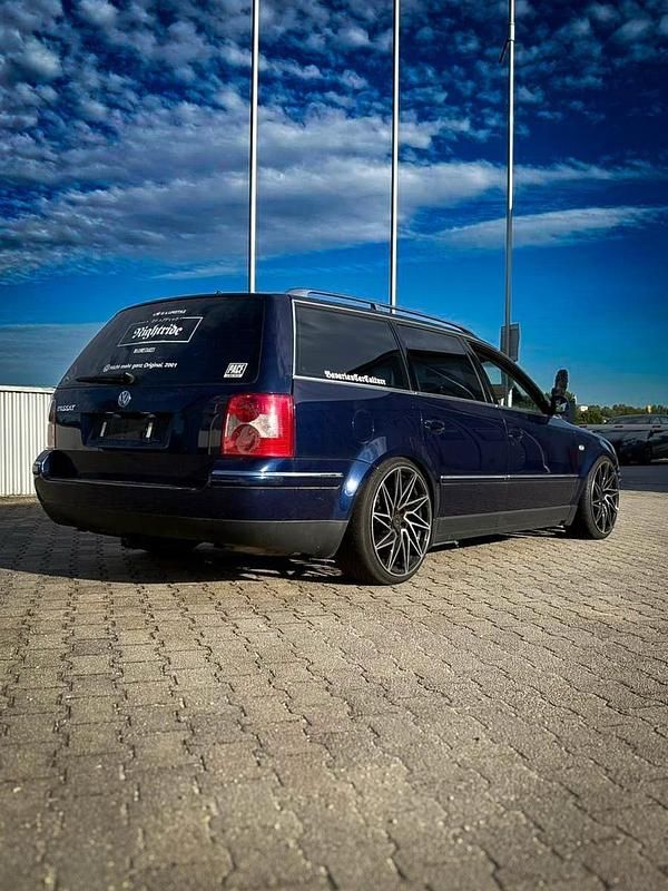 Gebraucht VW Passat 193 PS (141 kW) 2001 Blau Kombi